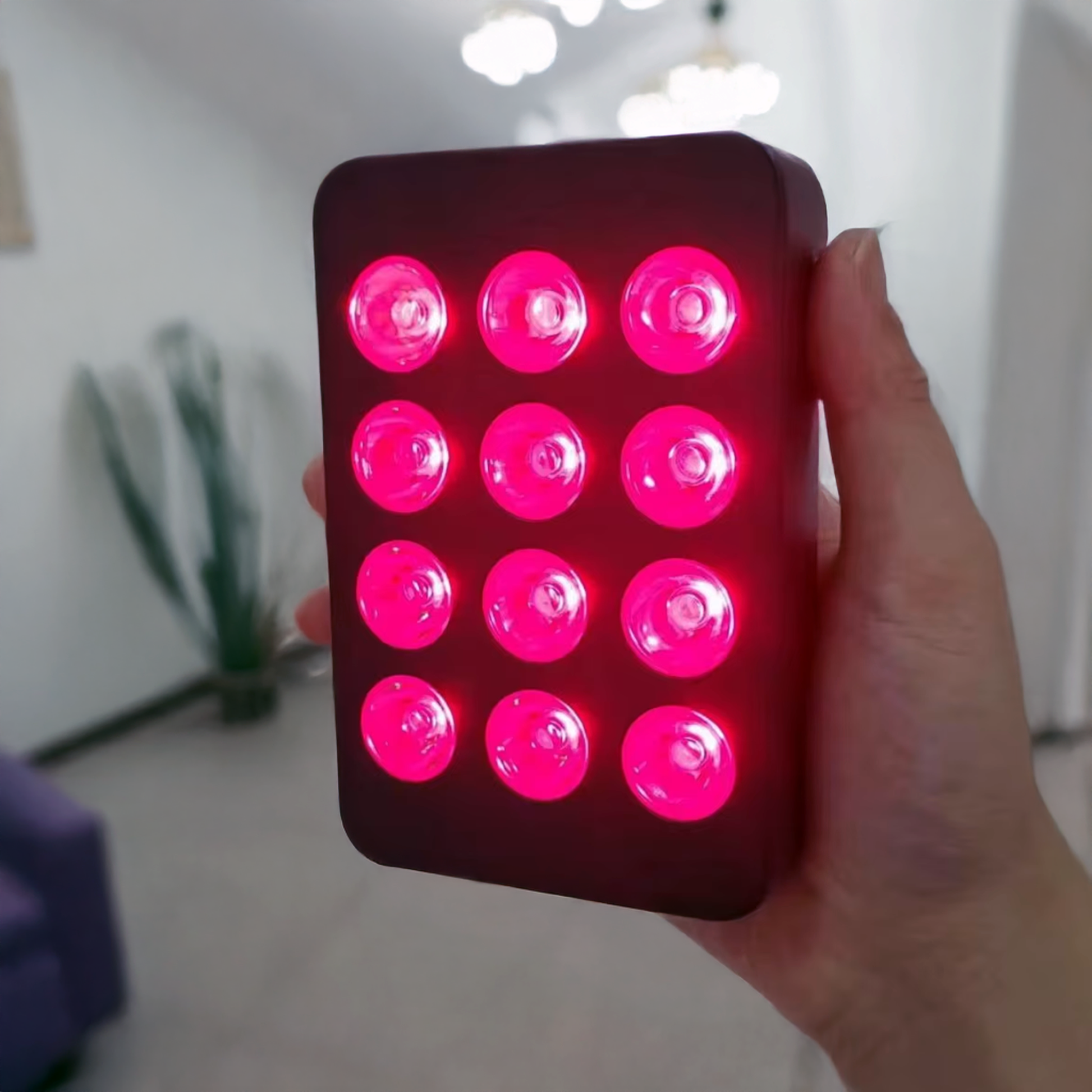 Hand holding a Piri Portable in an indoor setting